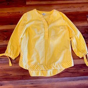 Crown & Ivy medium sized top